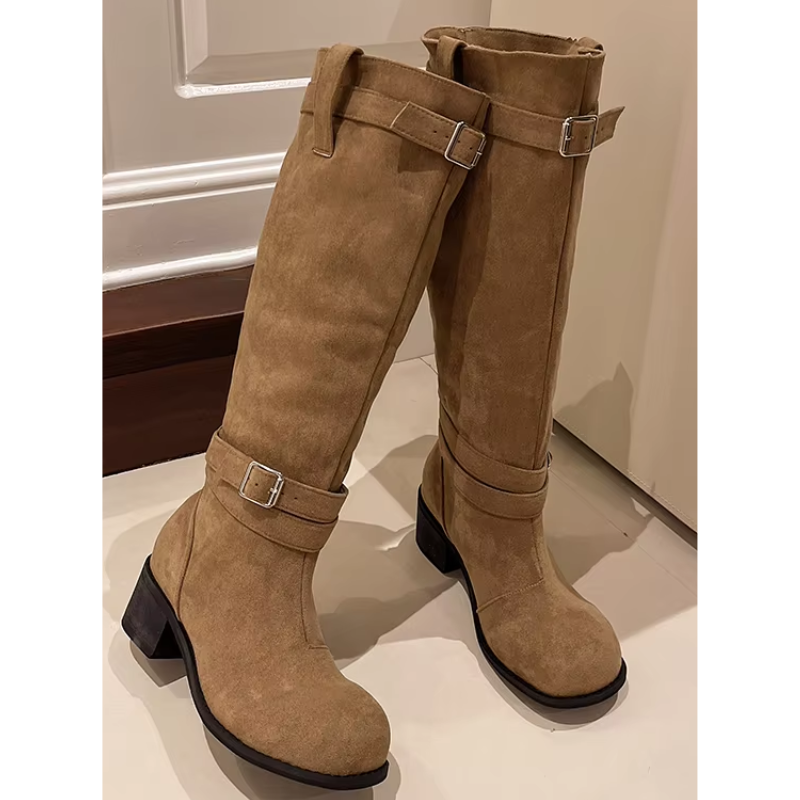 Marphise | Bottes hautes femme en daim marron, talon bloc, sangles avec boucle élégante