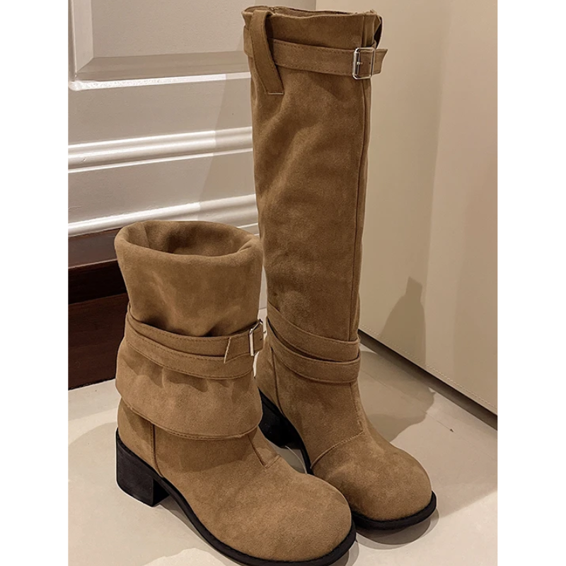 Marphise | Bottes hautes femme en daim marron, talon bloc, sangles avec boucle élégante