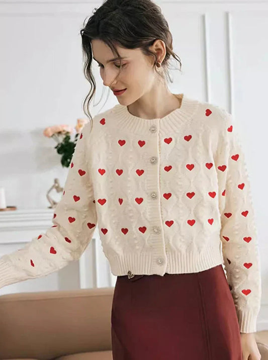 Ulviane | Cardigan Cropped Boutonné Col Rond Femme Beige avec Broderie Cœurs Rouges