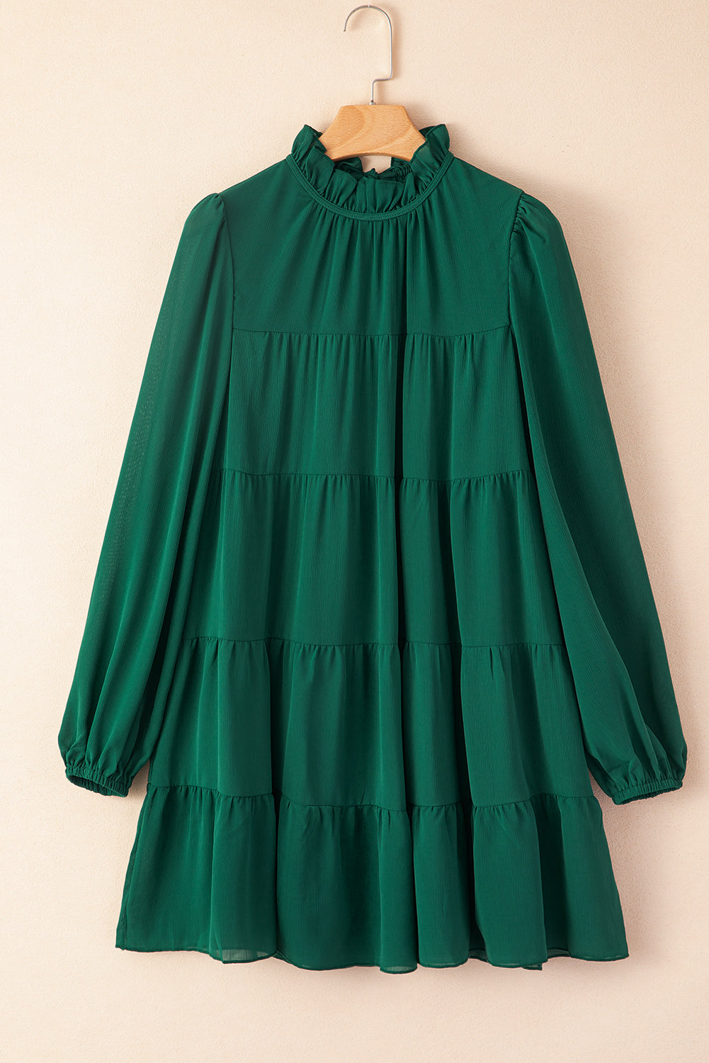 Géralda | Robe Vert Tendance avec Volants, Manches Bouffantes et Col Montant