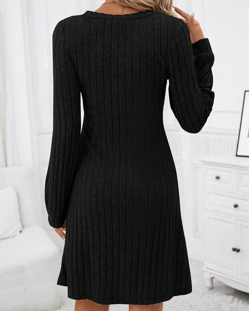 Orianna | Robe Mini en Tricot à Manches Longues et Décolleté en V