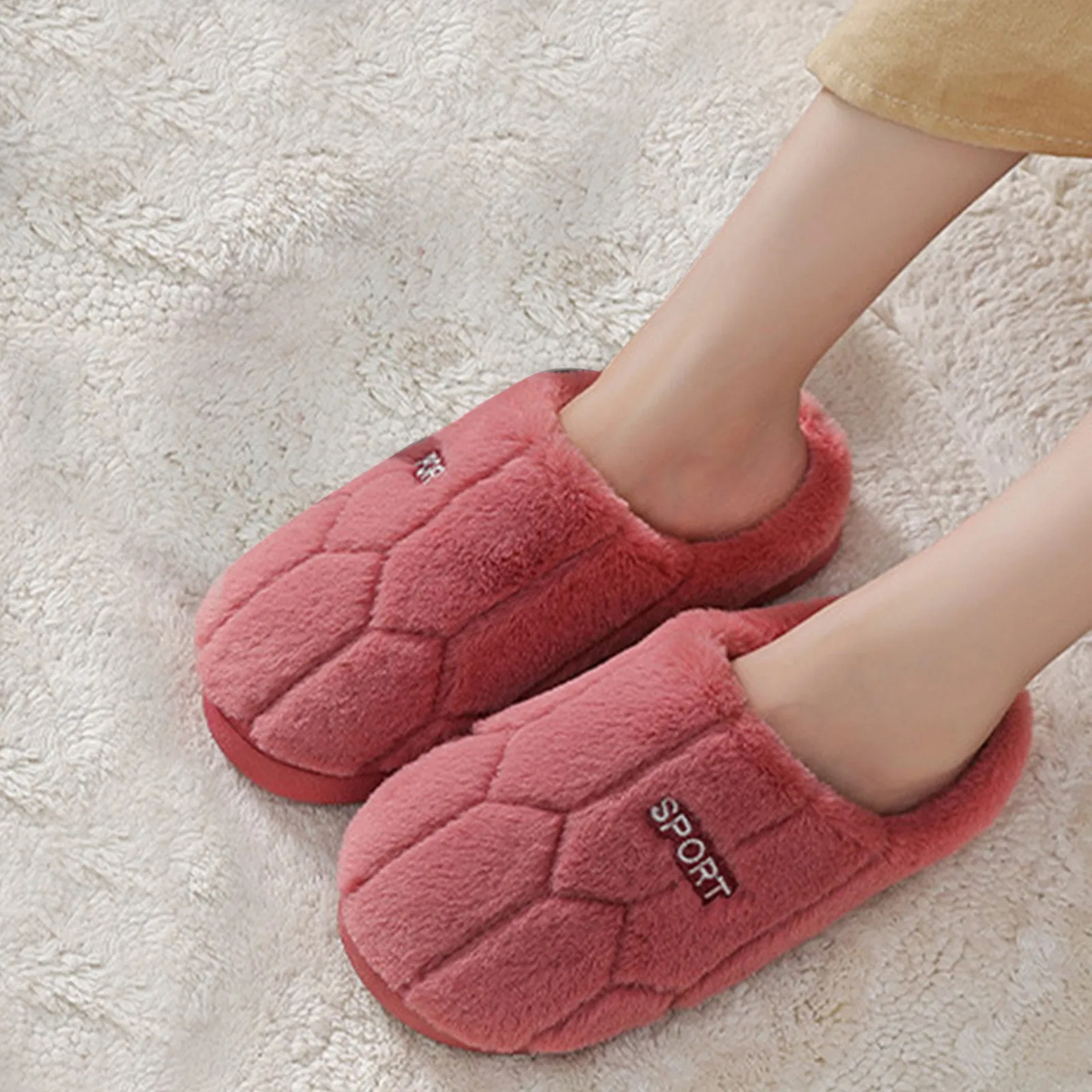 Yselle | Chaussons d'hiver pour femme à bout fermé, semelle souple, broderie "Sport" et tissu peluche doux