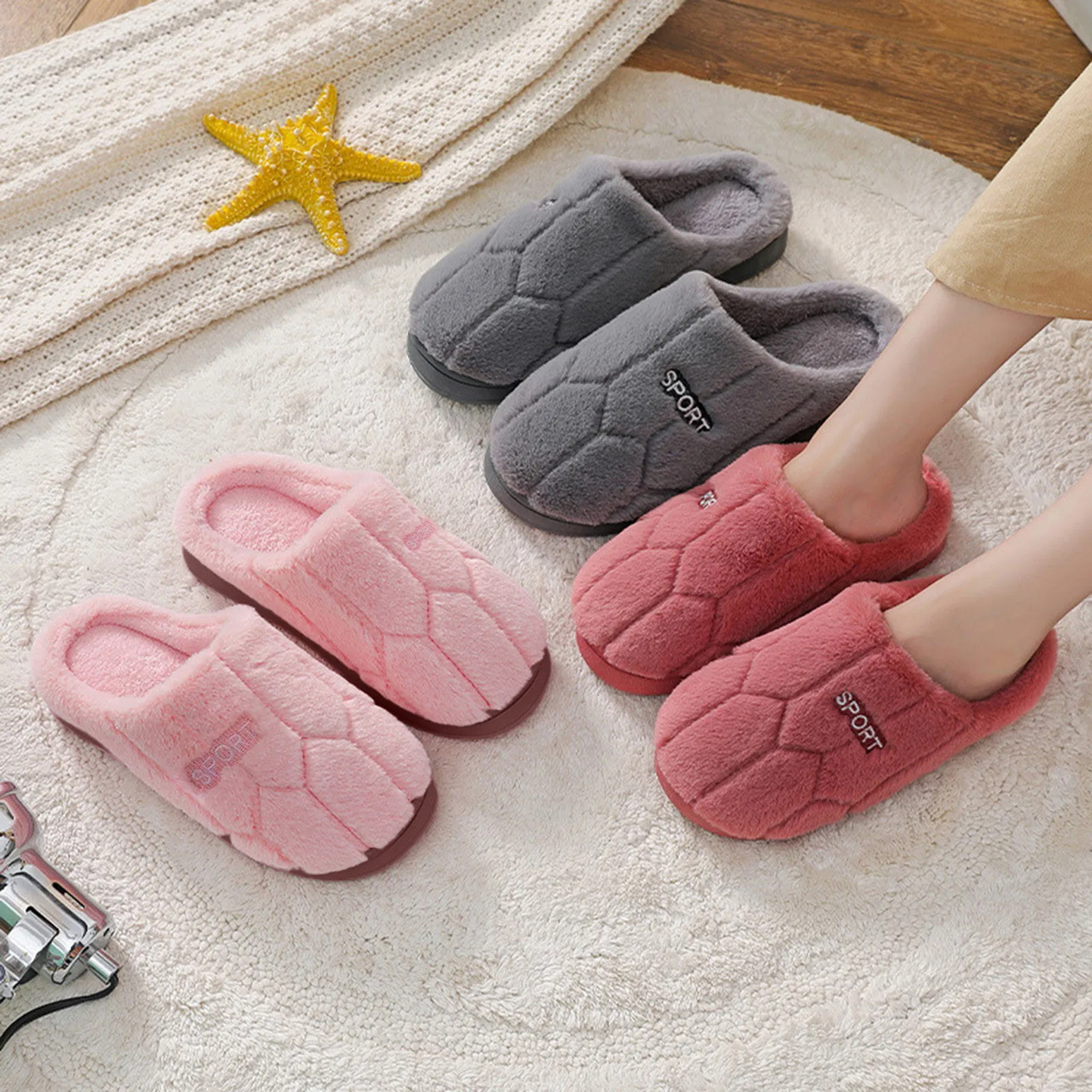 Yselle | Chaussons d'hiver pour femme à bout fermé, semelle souple, broderie "Sport" et tissu peluche doux