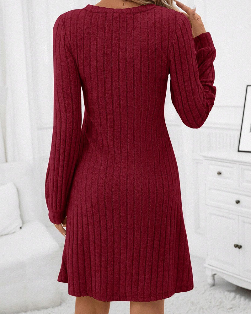 Orianna | Robe Mini en Tricot à Manches Longues et Décolleté en V