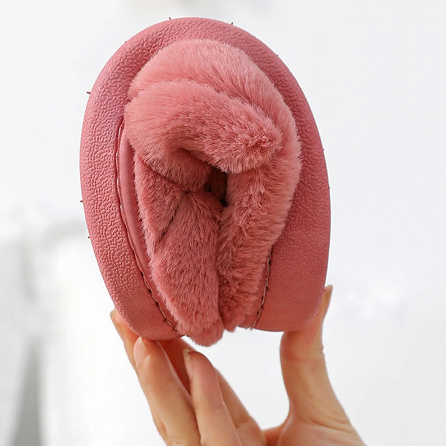 Yselle | Chaussons d'hiver pour femme à bout fermé, semelle souple, broderie "Sport" et tissu peluche doux