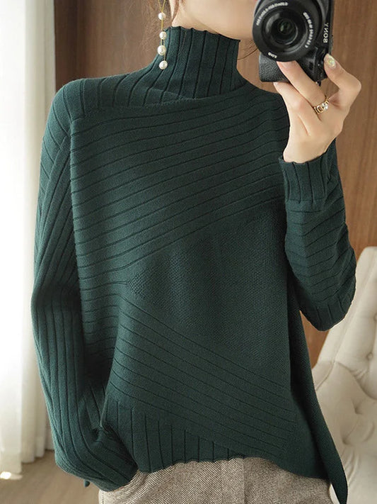 Calista | Pull Col Roulé Vert Texturé à Rayures et Coupe Asymétrique Élégante