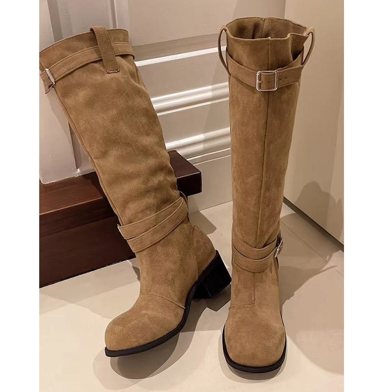 Marphise | Bottes hautes femme en daim marron, talon bloc, sangles avec boucle élégante