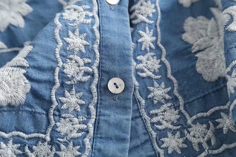 Livia | Cardigan léger en denim avec broderies florales – Élégance et confort