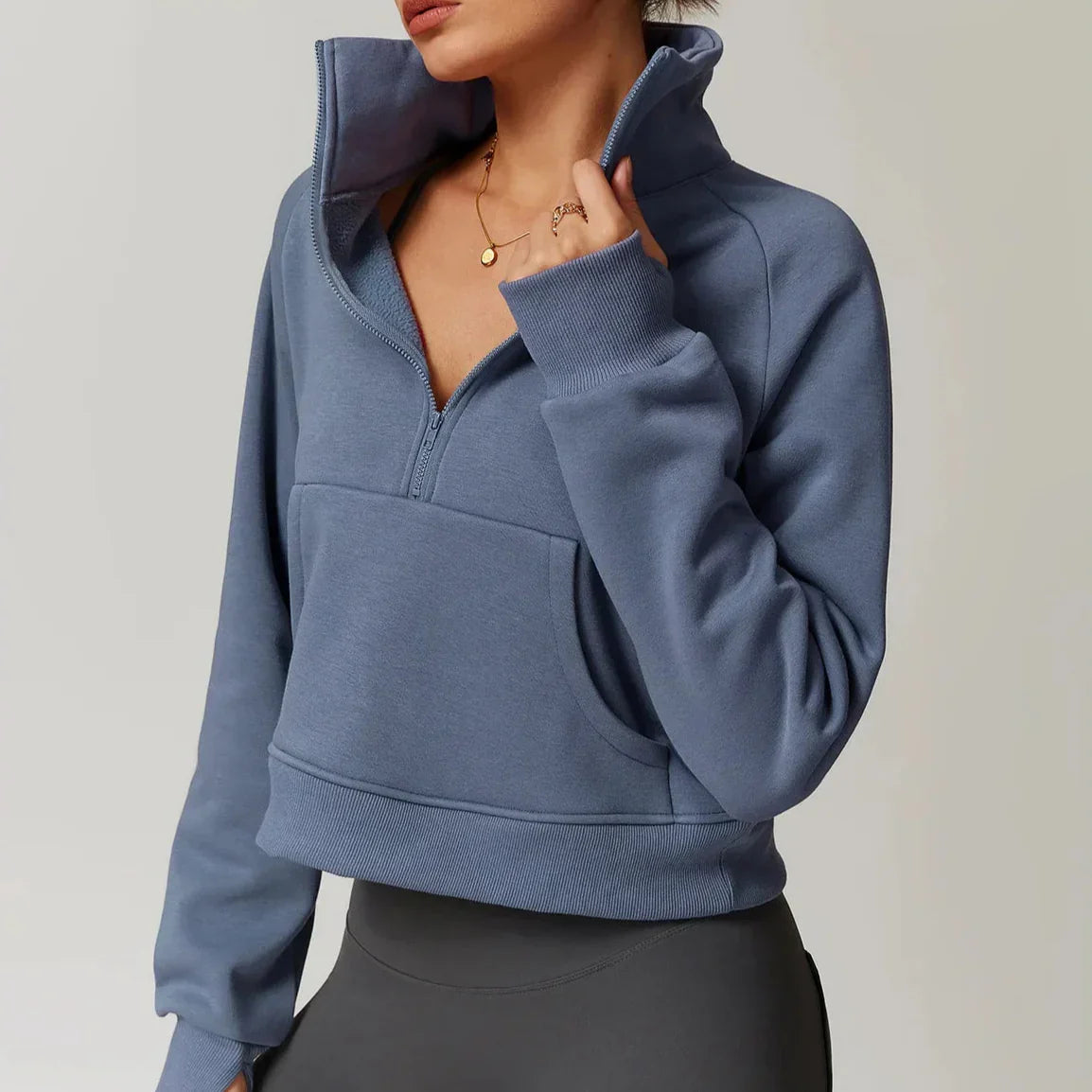 Zénelie | Sweat Court Zippé au Col Haut avec Poches Kangourou