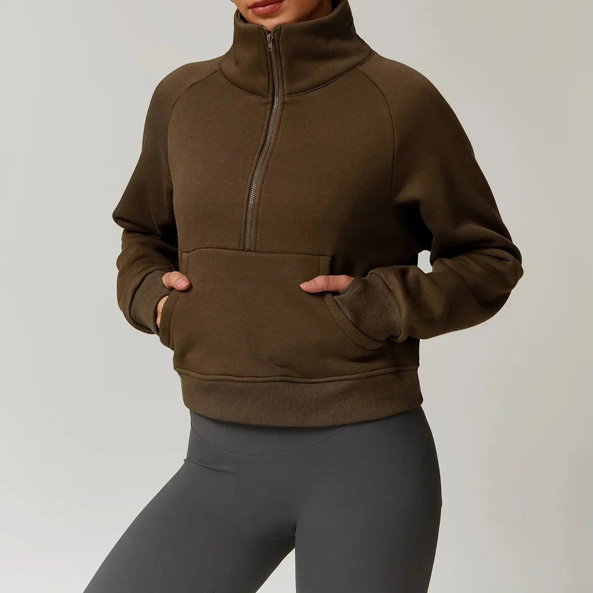 Zénelie | Sweat Court Zippé au Col Haut avec Poches Kangourou