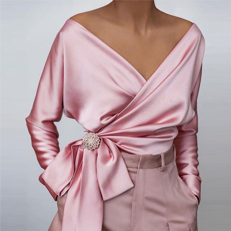 Célestine | Blouse Satinée Rose – Élégance Off-Shoulder avec Ceinture Taille