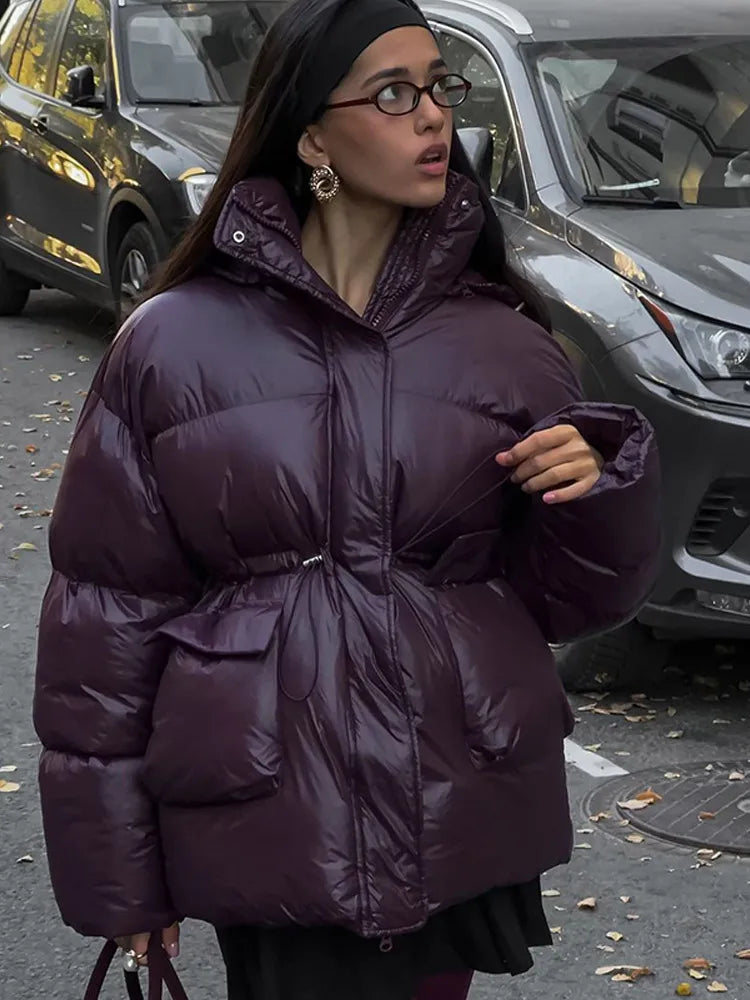 Wivienne | Manteau d'Hiver Femme Bordeaux, Surdimensionné avec Ceinture Élastique et Poches à Rabat