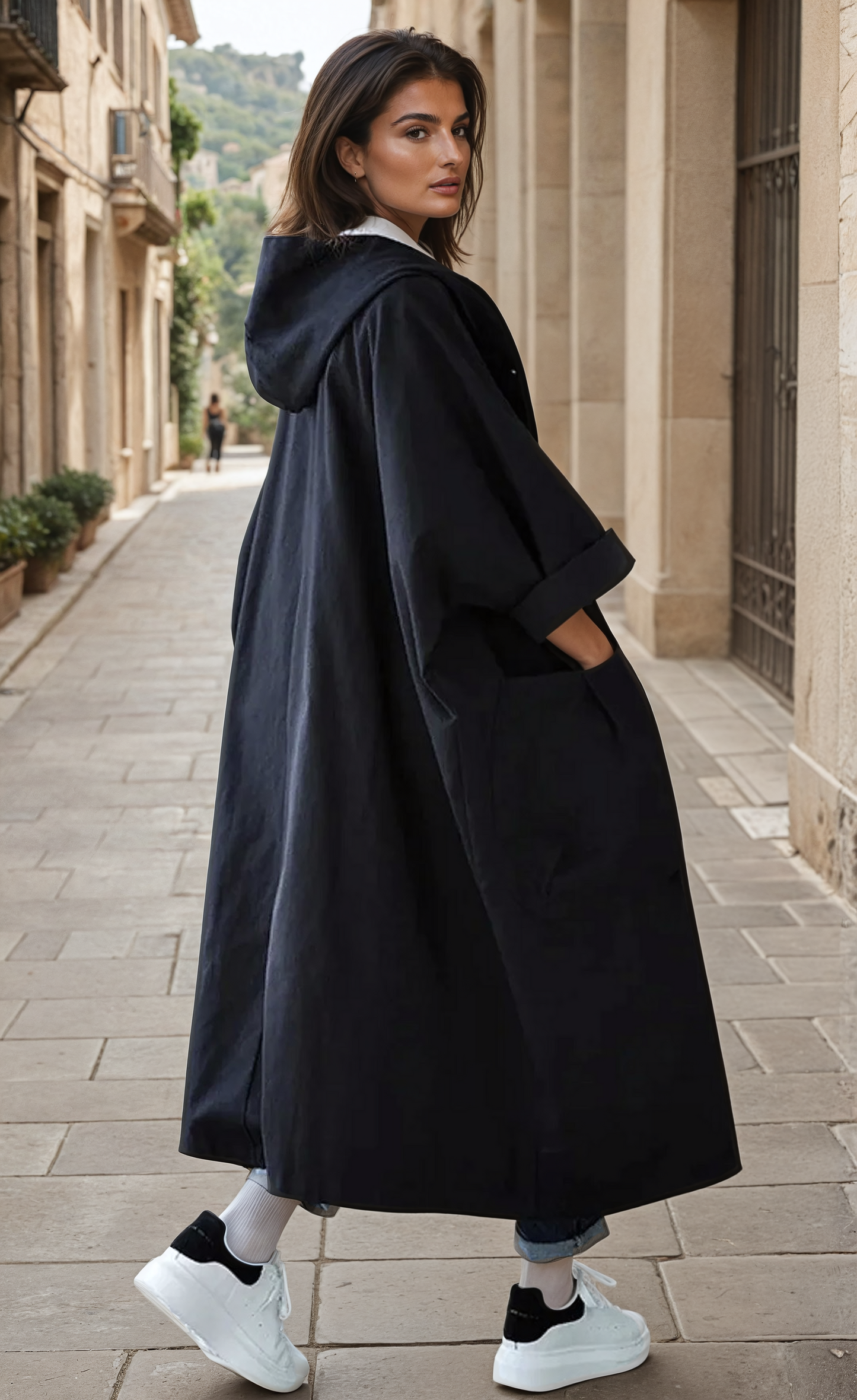 Lancelia | Trench-coat Long Femme à Capuche et Boutonnage avec Grandes Poches - Coupe Ample