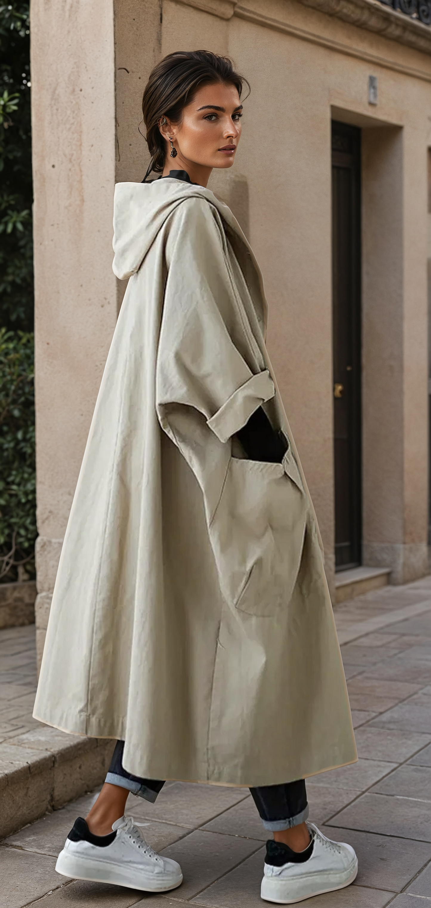 Lancelia | Trench-coat Long Femme à Capuche et Boutonnage avec Grandes Poches - Coupe Ample