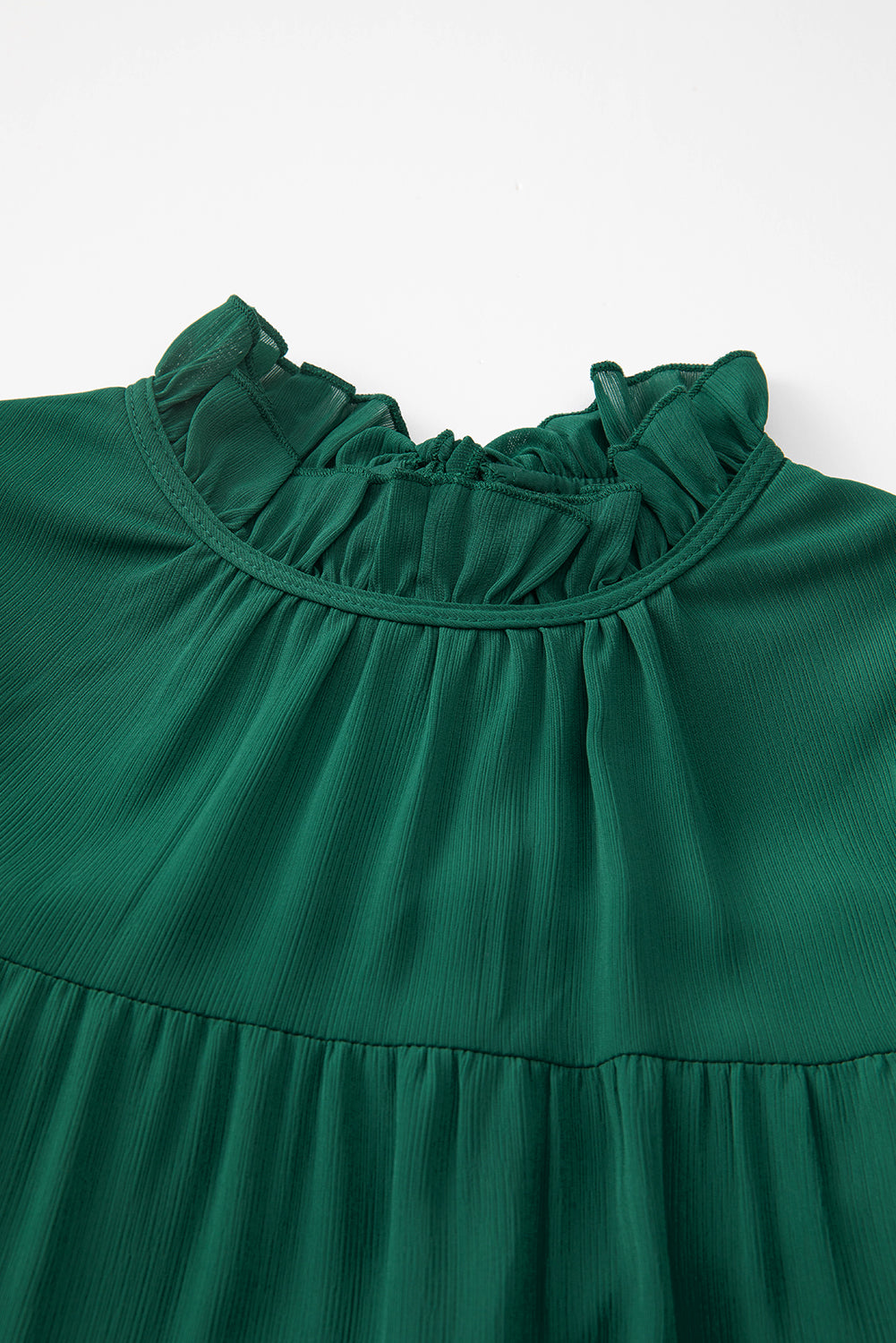 Géralda | Robe Vert Tendance avec Volants, Manches Bouffantes et Col Montant