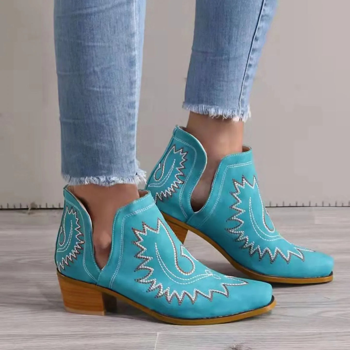 Estika | Bottes Western pour Femme avec Talon Bloc et Broderie Rétro