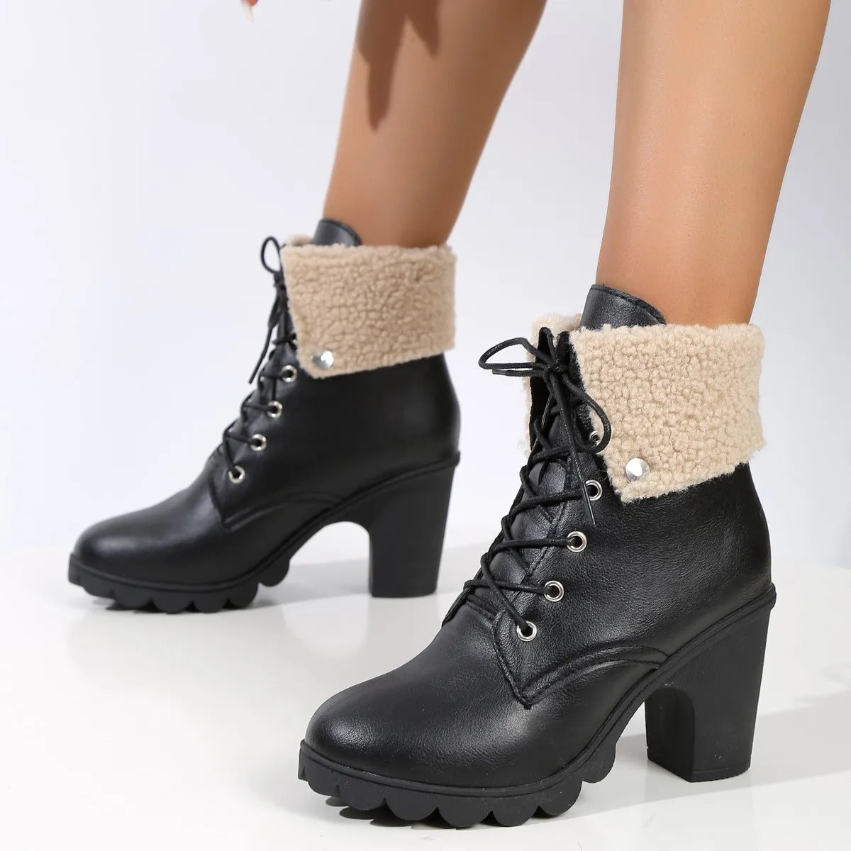 Carlotta | Bottines à Talon Bloc avec Lacets et Col Doublé en Fausse Fourrure