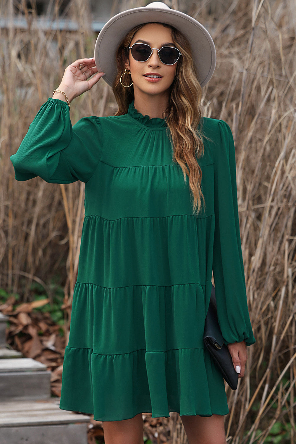 Géralda | Robe Vert Tendance avec Volants, Manches Bouffantes et Col Montant