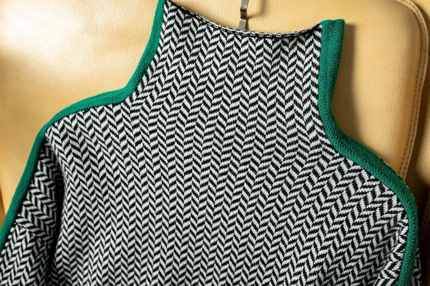 Danika | Pull en tricot pour femme à col roulé avec détails contrastants en chevron