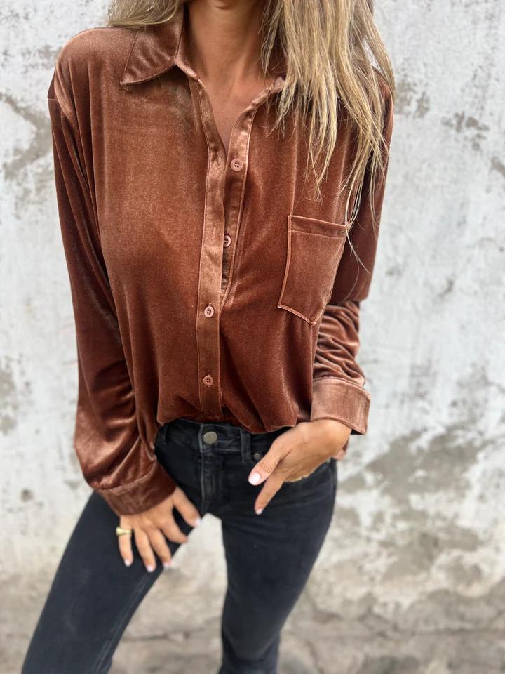 Béatice | Blouse en Velours à Manches Longues, Boutonnée avec Poche Plaquée