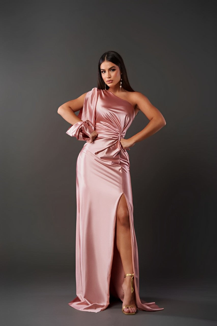 Tessalia | Robe Maxi Satinée à Épaule Dégagée, Style Unique, Coupe Bodycon avec Fente Haute